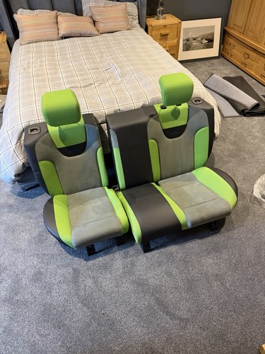 Focus rear seats - rear,